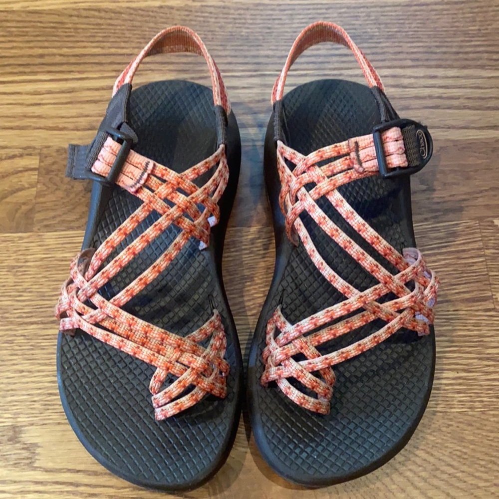 COPY - Chaco sandals women’s size 6 peach straps